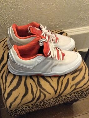 Men's Es Skateboarding Sneakers in White with Coral Interior Never Worn